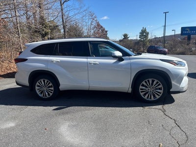 2024 Toyota Highlander LE