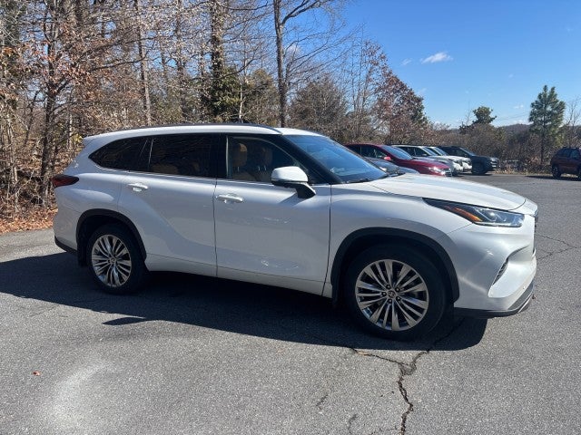 2024 Toyota Highlander LE