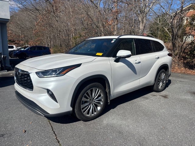 2024 Toyota Highlander LE