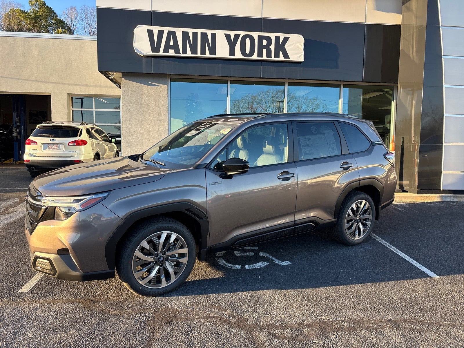 2025 Subaru FORESTER Touring Hybrid