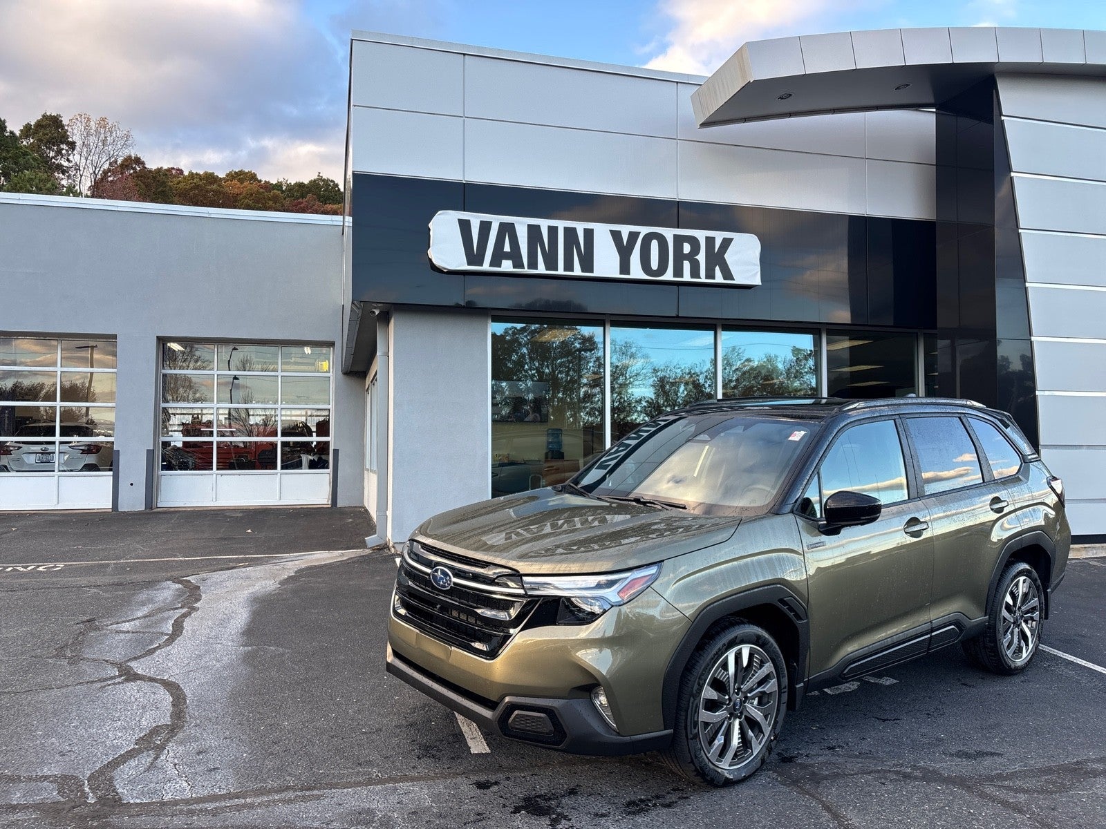 2025 Subaru FORESTER Touring Hybrid