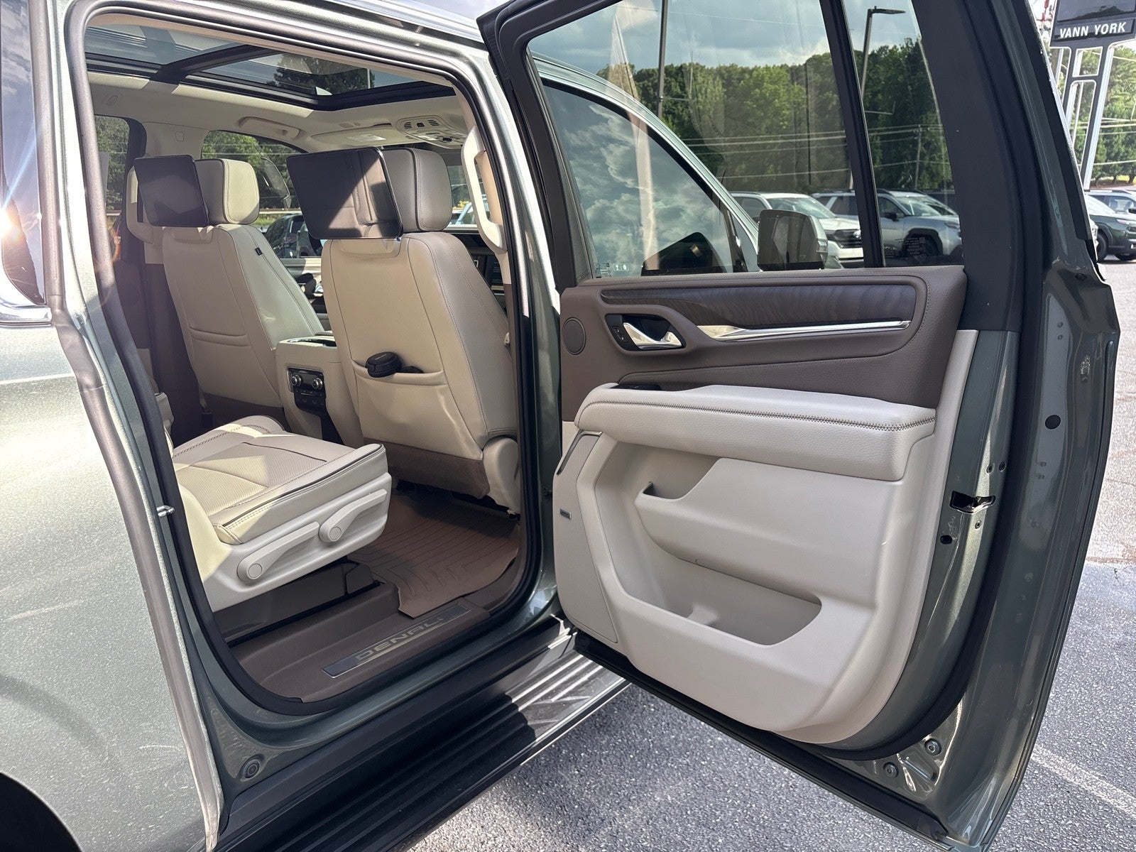 2024 GMC Yukon XL Denali