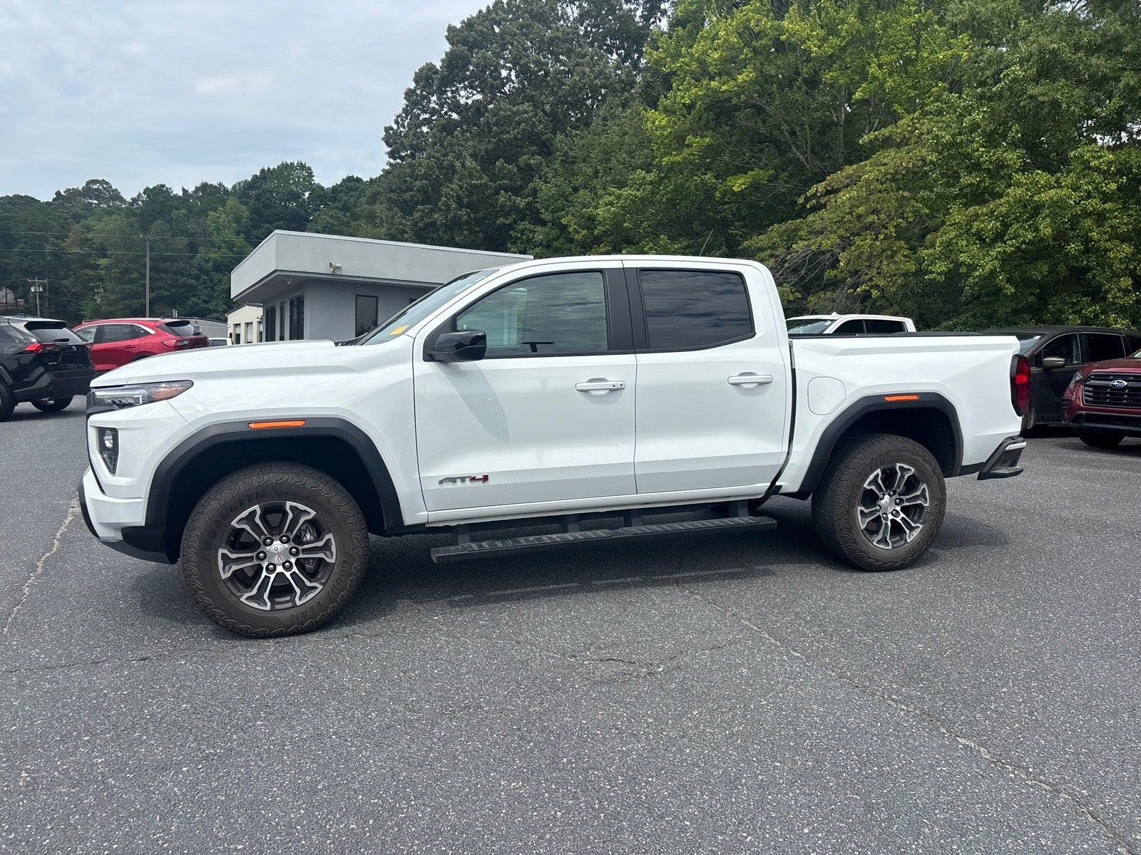 2025 GMC Canyon 4WD AT4