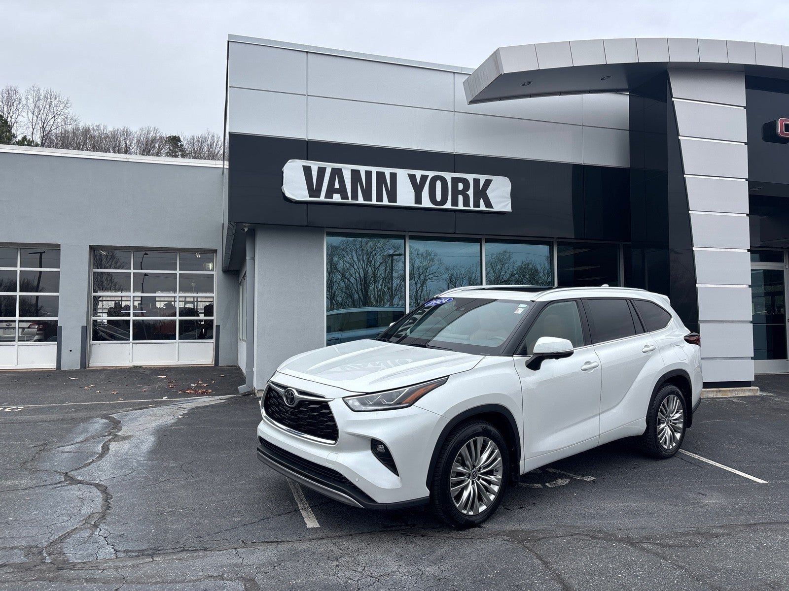 2024 Toyota Highlander Platinum