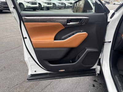 2024 Toyota Highlander Platinum