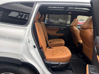 2024 Toyota Highlander Platinum