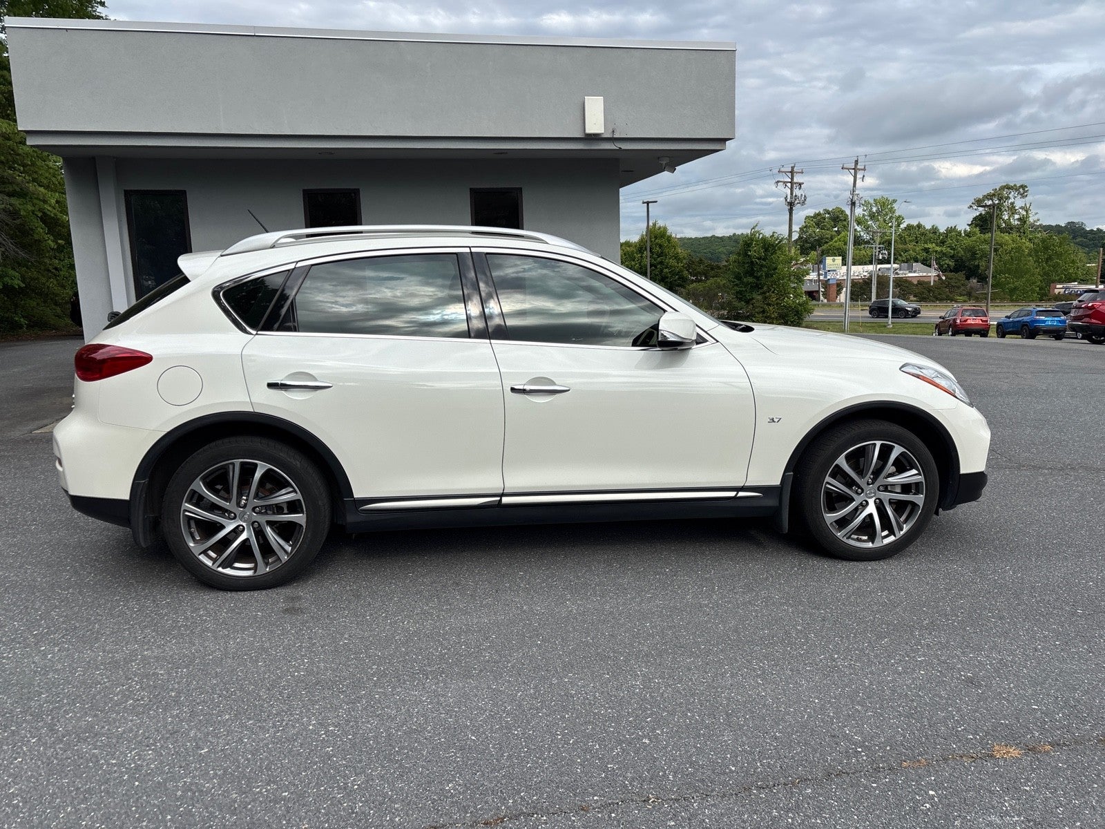 2016 INFINITI QX50 AWD 4dr