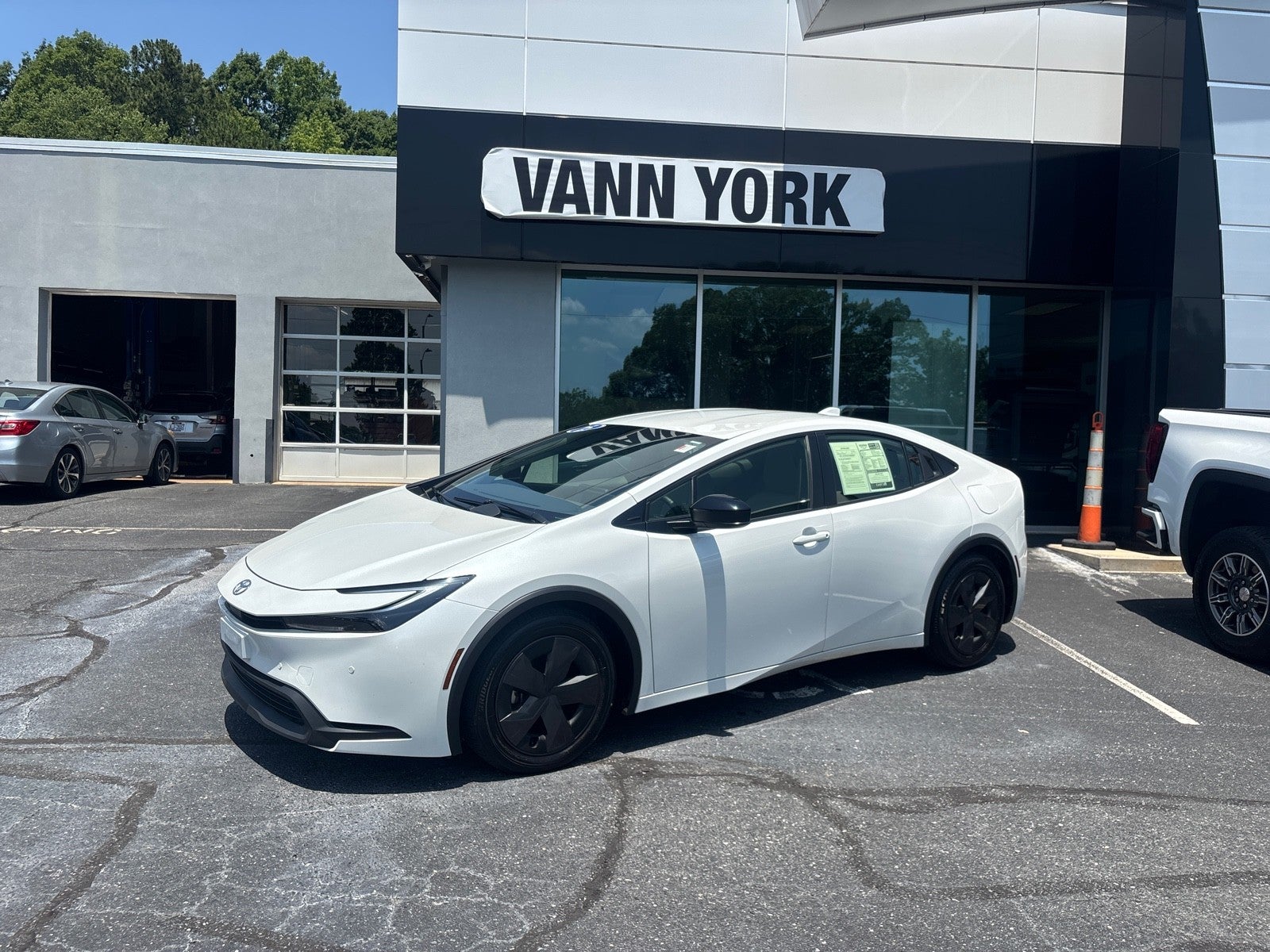 2025 Toyota Prius LE