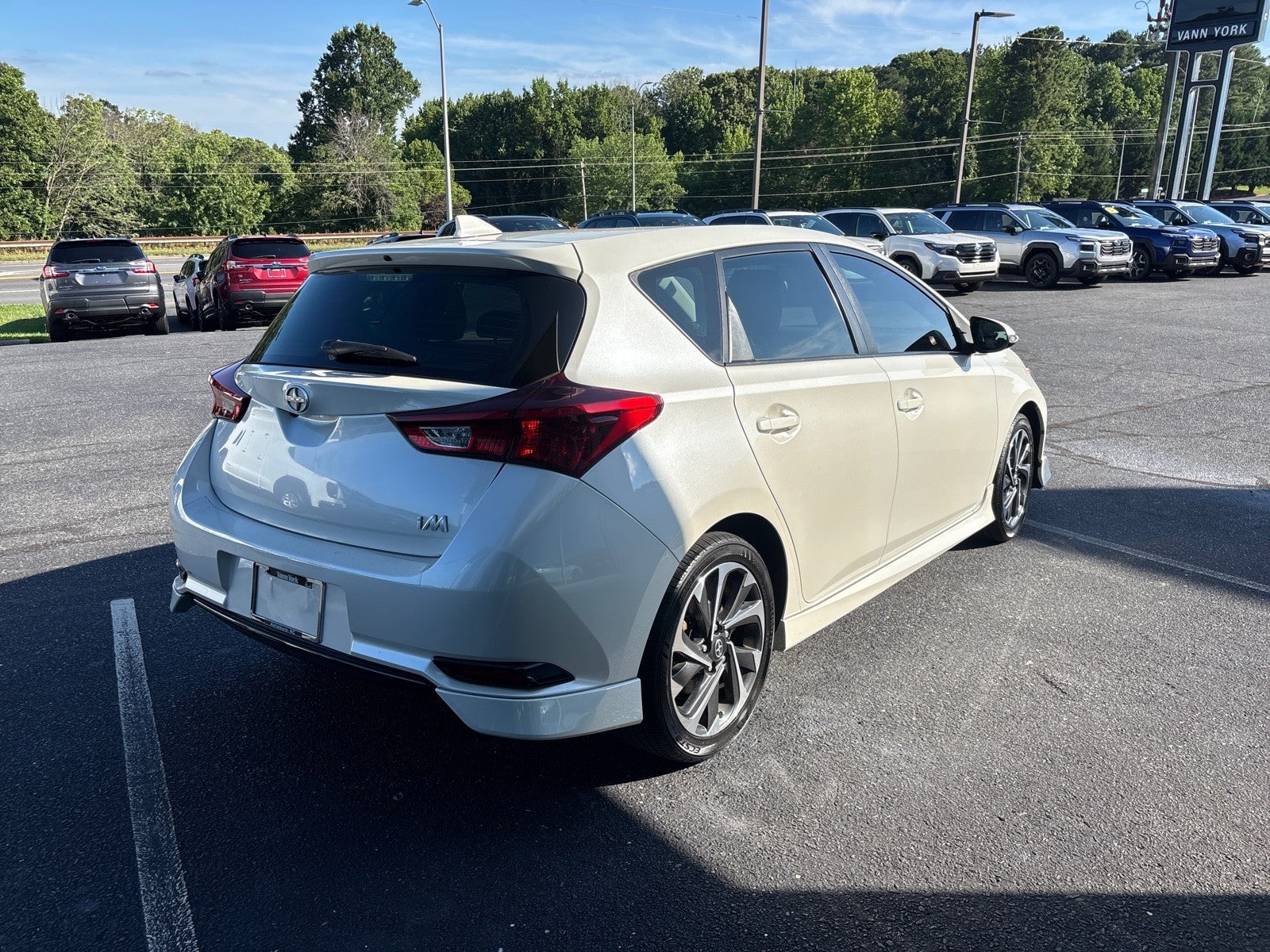 2016 Scion iM 5dr HB CVT (Natl)